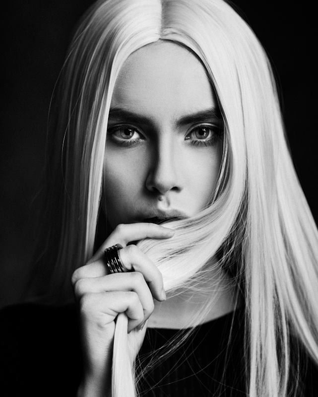 Belle Fille en noir et blanc