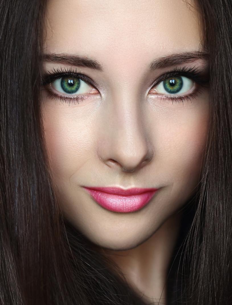 Belle femme avec des yeux vert